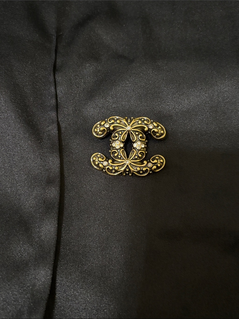 CHANEL Gold Filigree CC Pin with Clear Crystals